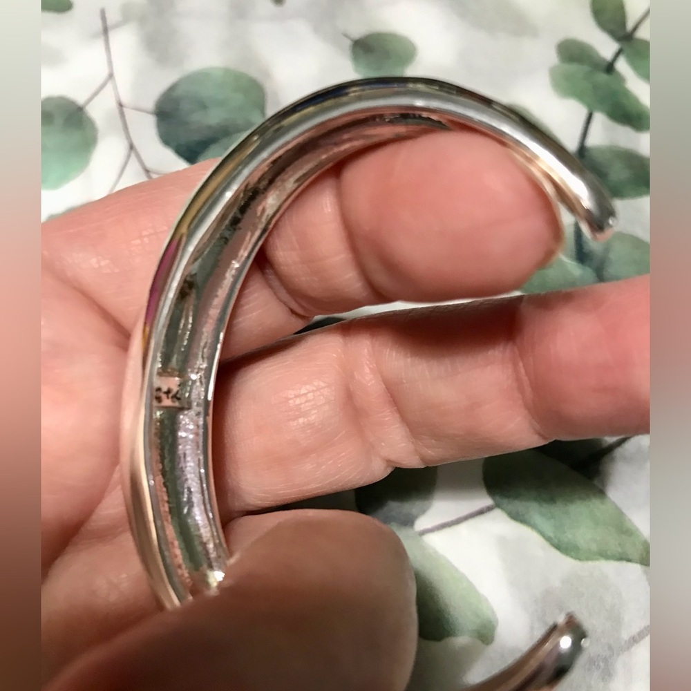 Chloe+Isabel Hammered Silver Cuff Bracelet - Picture 7 of 8